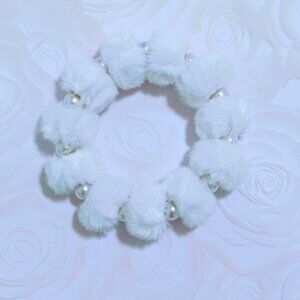 FAUX FUR/PEARL BRACELET